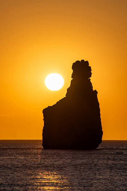 Postcard fine art Benirràs en Ibiza por Sofía Gómez-Fonzo, playa icónica con tambores y atardecer