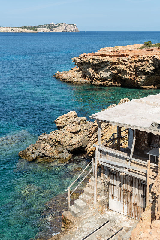 Postcard fine art Cala Comte en Ibiza por Sofía Gómez-Fonzo, playa de aguas turquesas y arena blanca