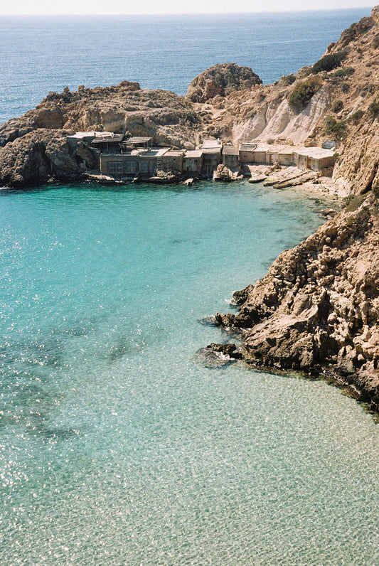 Postcard fine art Cala Tarida en Ibiza por Sofía Gómez-Fonzo, playa con mar y arena en día soleado