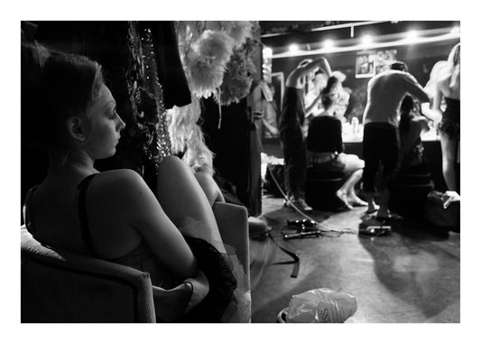 Phrank - Silvia sitting in backstage