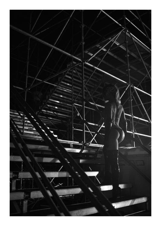Phrank - Dancer on the stairs in Space parking backstage