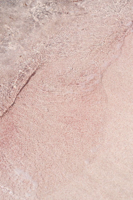 Fotografía digital en Ibiza por Sofía Gómez-Fonzo, arena rosa en la playa de la costa este